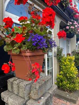 Seven Arches Bar & Bistro