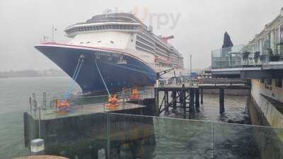 The Quays Bar And Restaurant