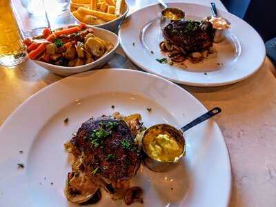 O' Sheas Bar & Bistro