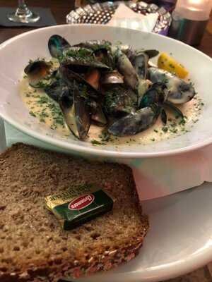 O' Sheas Bar & Bistro