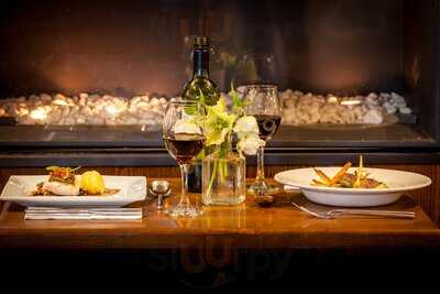 Kingfisher Bar & Bistro