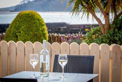 Kingfisher Bar & Bistro