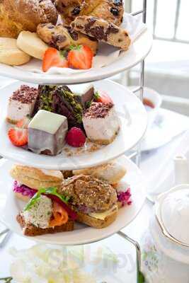 Kingfisher Bar & Bistro