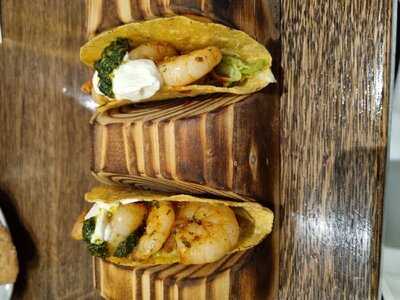 Sutton's Bar And Bistro