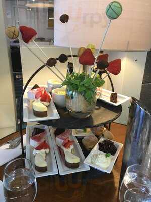 The New Yorker Bar In Cork International Hotel