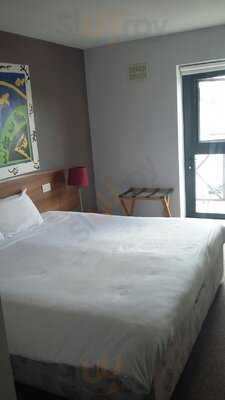 The East Village Bar, Restaurant & Hotel