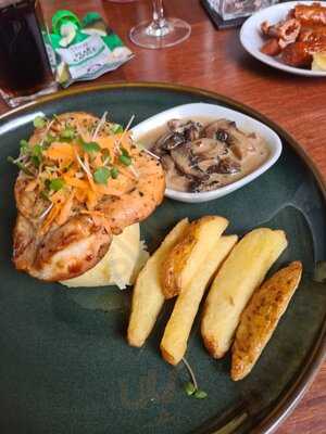 Henrys Bistro & Wine Bar