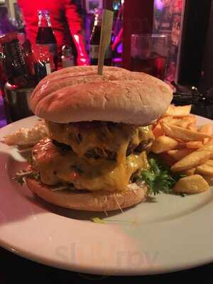 Quinlans - The Black Lion