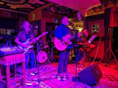 Quinlans - The Black Lion