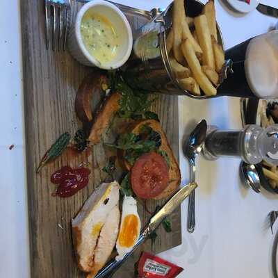 Groomes Bar & Bistro