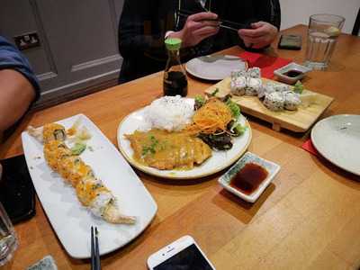 J's Noodle & Sushi Bar