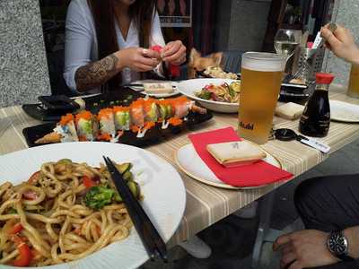 J's Noodle & Sushi Bar