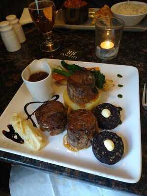 Gleesons Restaurant & Rooms