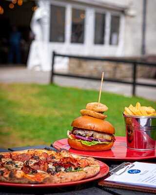 Gracy's Pizzeria, Bar & Bistro