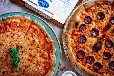 Gracy's Pizzeria, Bar & Bistro