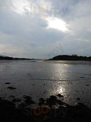 The Towers Bar & Restaurant