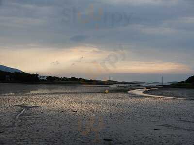 The Towers Bar & Restaurant