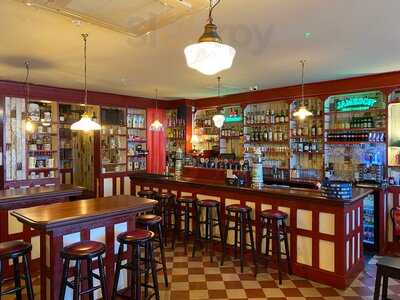 Anne's Bar & Hardware