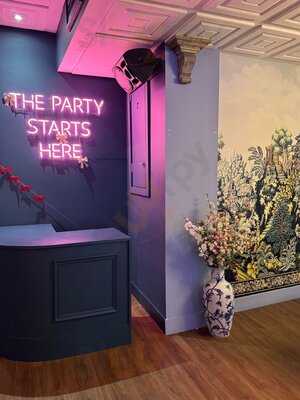 The Dl Bar & Restaurant