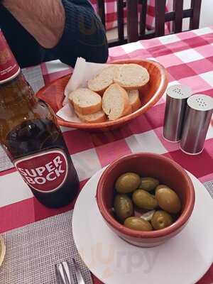 Tugas Tapas & Wine Bar