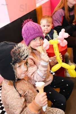 Groovis – Ice Cream & Donuts