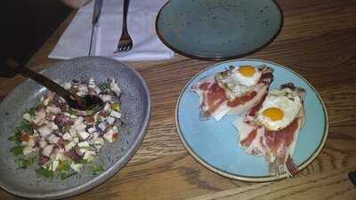 El Barrio Restaurante Y Tapas Bar