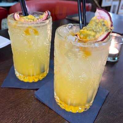 El Barrio Restaurante Y Tapas Bar