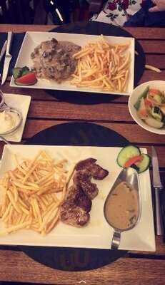 Am Clubhaus Op Der Spora