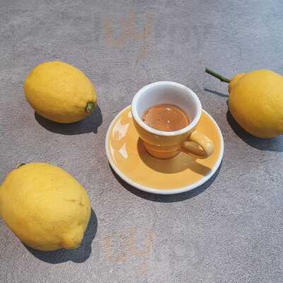 Kontur Concept Store & Coffee