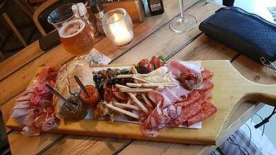 Taberna Gastrobar & Delicatessen