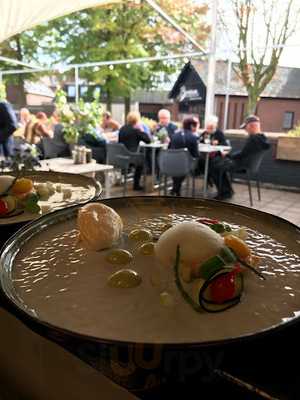 Amusant Restaurant & Lounge