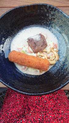 Amusant Restaurant & Lounge