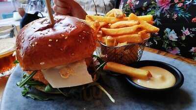 Iveau Burgers & Wijnbar