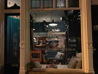 Iveau Burgers & Wijnbar