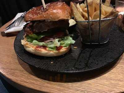 Iveau Burgers & Wijnbar