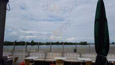 Eetcafé At The Beach