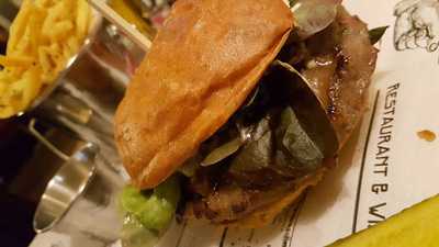 Firma Pickles Burgers & Wines