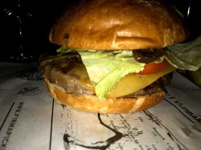Firma Pickles Burgers & Wines