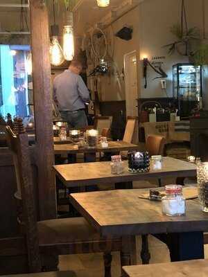 Neef Rob, Coffee Tea & Chocolate