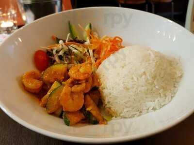 Vina's Noodles & More