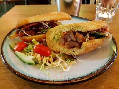 Vina's Noodles & More