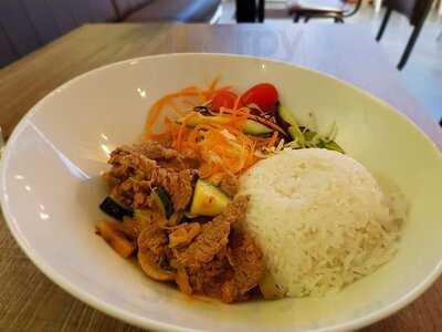 Vina's Noodles & More