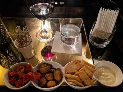 Bubbles & Wines Winebar And Champagnebar