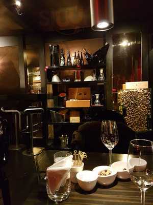 Bubbles & Wines Winebar And Champagnebar