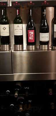 Bubbles & Wines Winebar And Champagnebar