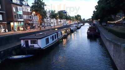 Ijssalon Bij De Sluis