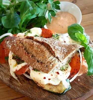 Bas Bites And Store Lunchroom