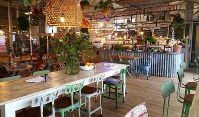 Bas Bites And Store Lunchroom