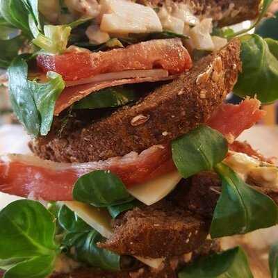 Bas Bites And Store Lunchroom