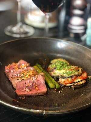 Pierre - Winebar & Shop